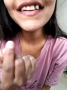 anshika0124 online show from November 21, 2025, 5:28 am