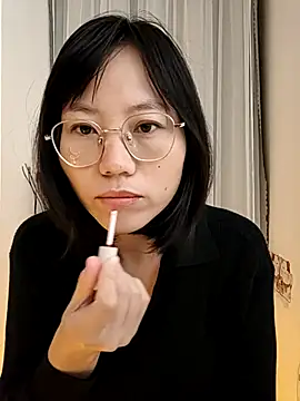 nini10052025 online show from November 3, 2025, 7:04 pm