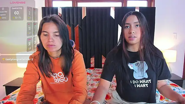 Sofy and Mia online show from October 30, 2025, 12:17 pm