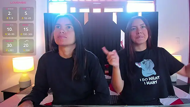 Sofy and Mia online show from November 4, 2025, 12:26 pm