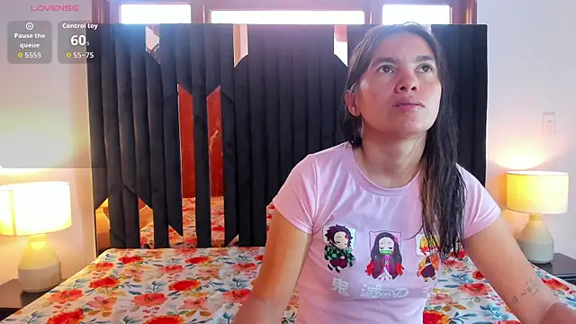 Sofy and Mia online show from November 26, 2025, 12:39 pm