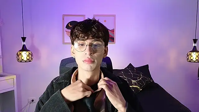 demianmoon online show from October 16, 2025, 12:06 pm