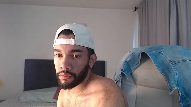 andresnoir  online show from November 2, 2025, 1:46 pm