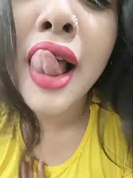 Snapshot of Beauty_Queen_Soniya chatting on July 19, 2026, 3:54 am Beauty Queen Soniya online show from July 19, 2026, 3:54 am