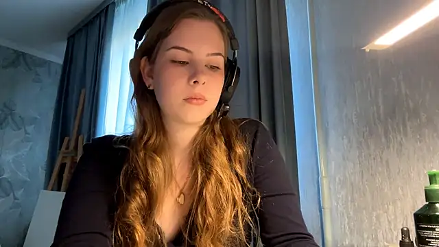 Leyla Luna online show from October 18, 2025, 8:48 am