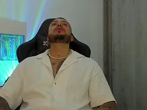 Dave-Max01 online show from October 31, 2025, 12:33 am