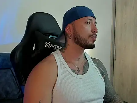 Dave-Max01 online show from November 4, 2025, 12:21 am