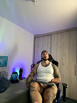 Dave-Max01 online show from November 12, 2025, 2:06 pm