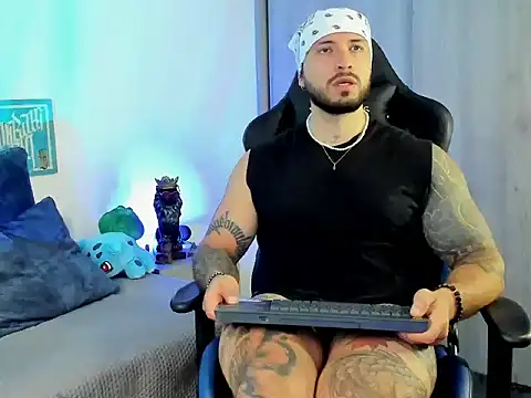 Dave-Max01 online show from November 23, 2025, 10:20 pm