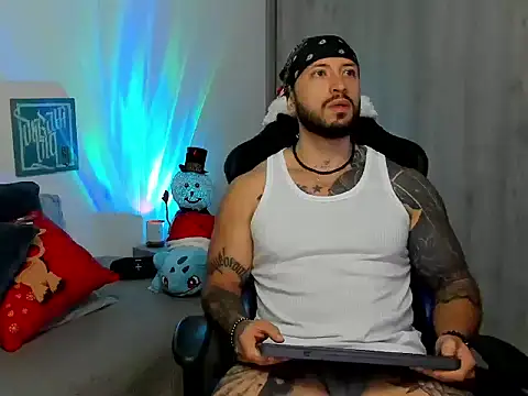 Dave-Max01 online show from December 3, 2025, 10:02 am