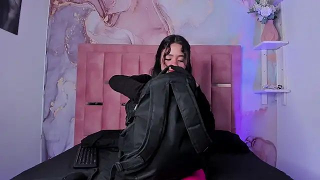 Isis Blaze online show from January 11, 2026, 3:11 am