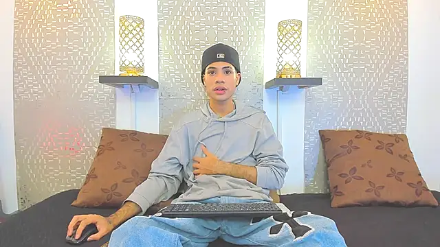 JacobBlackwell  online show from October 18, 2025, 7:58 pm