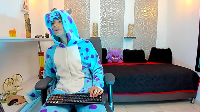 JacobBlackwell  online show from November 5, 2025, 7:25 pm