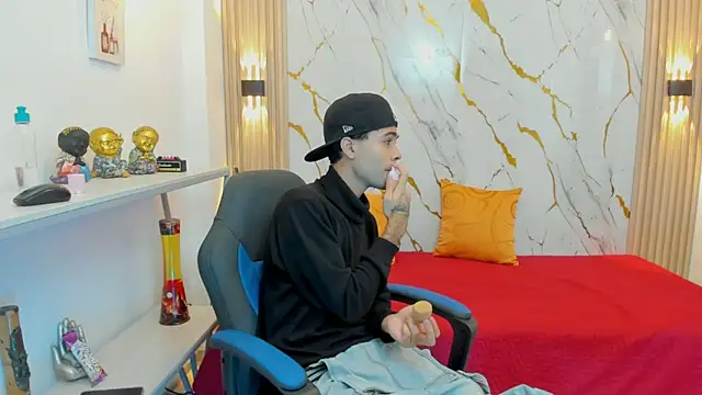 JacobBlackwell  online show from January 13, 2026, 8:25 pm