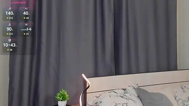 KellyeOun online show from November 4, 2025, 1:27 am