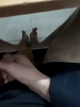 wakilosxh online show from December 14, 2025, 6:56 pm