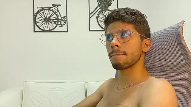 Snapshot of ALANVILLA_LOBO chatting on October 16, 2025, 6:42 pm ALANVILLA LOBO online show from October 16, 2025, 6:42 pm