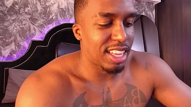 Snapshot of DenzelRios chatting on February 24, 2026, 8:07 pm DenzelRios online show from February 24, 2026, 8:07 pm