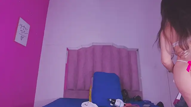 lilylovely  online show from November 11, 2025, 7:14 pm