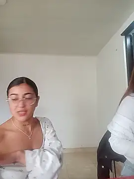 Camila-marinn online show from October 17, 2025, 6:32 pm