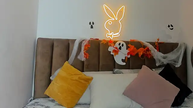 Amara18   online show from October 21, 2025, 3:07 am