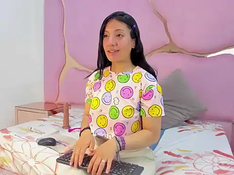 Zoe king19 online show from October 7, 2025, 4:53 am