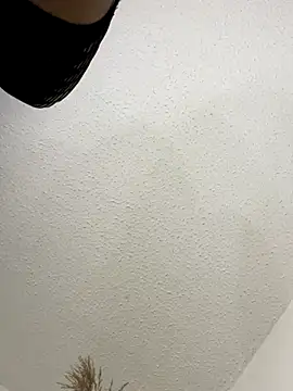 Snapshot of SiaraRealist chatting on October 15, 2025, 4:34 am SiaraRealist online show from October 15, 2025, 4:34 am