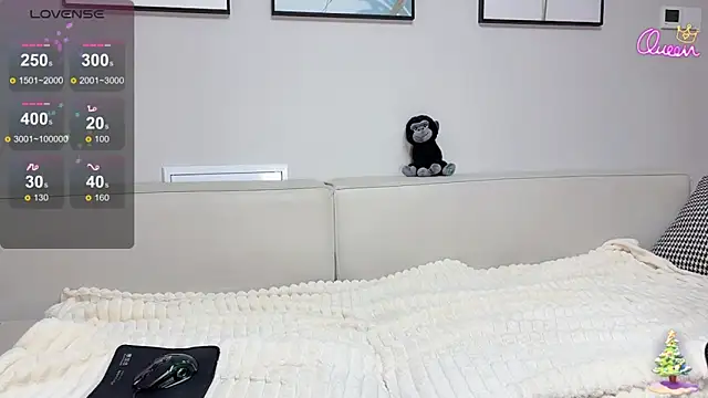 Snapshot of Alyssa-8 chatting on February 24, 2026, 9:40 am Alyssa-8 online show from February 24, 2026, 9:40 am