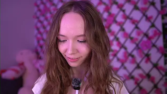 Petite Polly online show from November 4, 2025, 6:07 pm