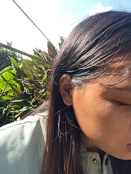 hello-cute online show from November 14, 2025, 3:49 am