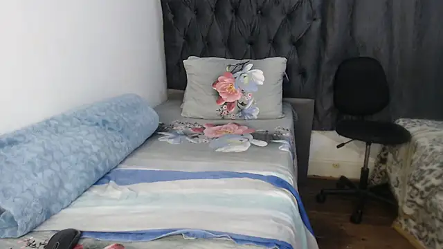 Lacey76 online show from November 21, 2025, 6:28 pm