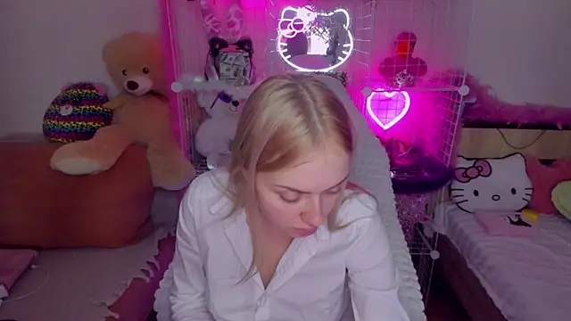 CeaneLino online show from December 18, 2025, 3:29 pm