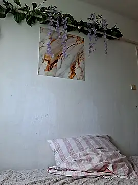 Nika aa online show from April 19, 2026, 1:21 pm