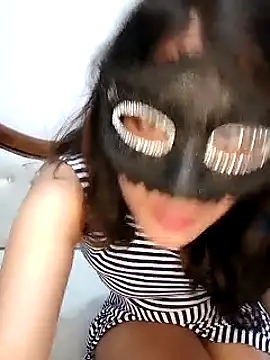 Lovebirdss online show from November 12, 2025, 9:53 am