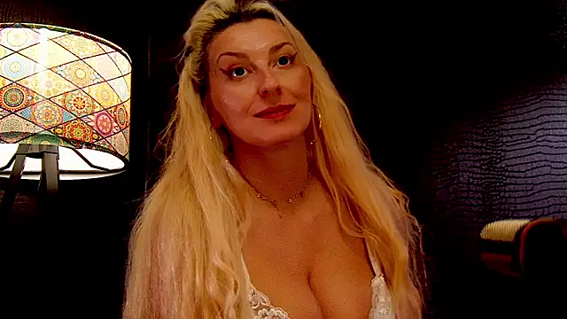 LeticiaReys online show from January 14, 2026, 3:28 pm