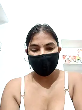 Hot radhaji online show from November 12, 2025, 7:13 pm