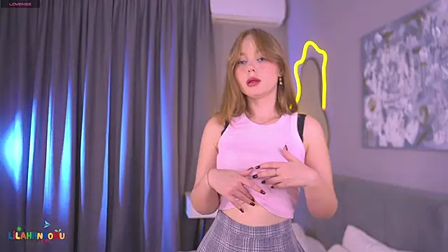 lorapalmerry online show from December 1, 2025, 2:11 pm