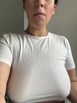 Snapshot of ClaraPasssion chatting on February 4, 2026, 6:52 am ClaraPasssion online show from February 4, 2026, 6:52 am