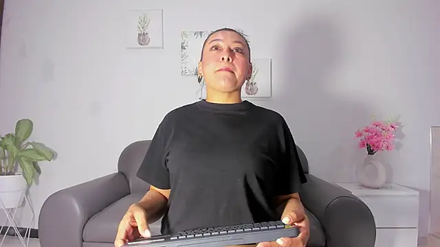 susan hotmilf online show from October 18, 2025, 11:55 am