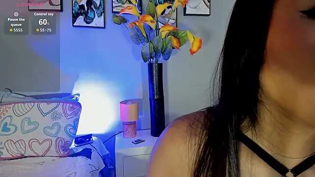 Jenn W online show from October 18, 2025, 12:06 pm