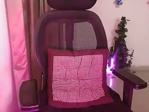 Royal zara online show from November 24, 2025, 5:45 pm