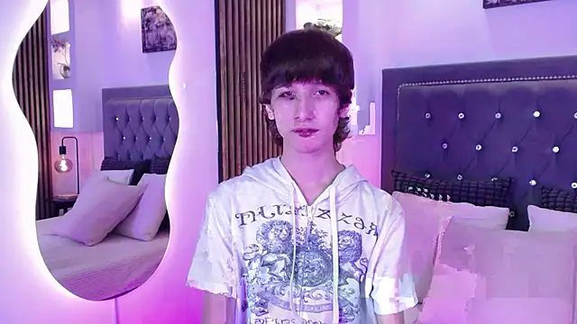 Snapshot of Emo_Boy_ chatting on April 23, 2026, 8:33 pm Emo Boy online show from April 23, 2026, 8:33 pm