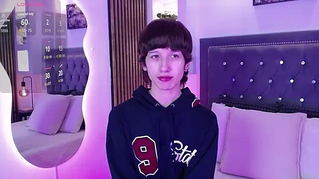 Snapshot of Emo_Boy_ chatting on April 24, 2026, 8:33 pm Emo Boy online show from April 24, 2026, 8:33 pm
