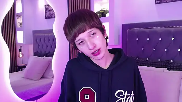Snapshot of Emo_Boy_ chatting on May 4, 2026, 8:38 pm Emo Boy online show from May 4, 2026, 8:38 pm