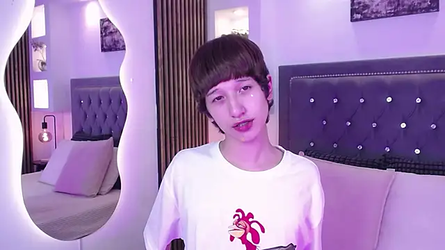 Snapshot of Emo_Boy_ chatting on May 7, 2026, 8:25 pm Emo Boy online show from May 7, 2026, 8:25 pm