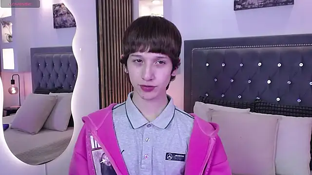 Snapshot of Emo_Boy_ chatting on May 8, 2026, 8:25 pm Emo Boy online show from May 8, 2026, 8:25 pm
