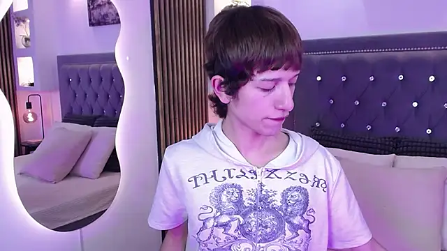 Snapshot of Emo_Boy_ chatting on May 10, 2026, 8:36 pm Emo Boy online show from May 10, 2026, 8:36 pm