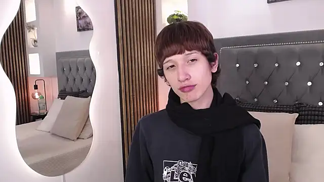 Snapshot of Emo_Boy_ chatting on May 12, 2026, 8:28 pm Emo Boy online show from May 12, 2026, 8:28 pm