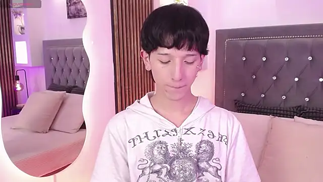 Snapshot of Emo_Boy_ chatting on May 28, 2026, 8:28 pm Emo Boy online show from May 28, 2026, 8:28 pm