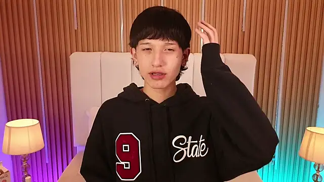 Snapshot of Emo_Boy_ chatting on May 30, 2026, 9:34 pm Emo Boy online show from May 30, 2026, 9:34 pm